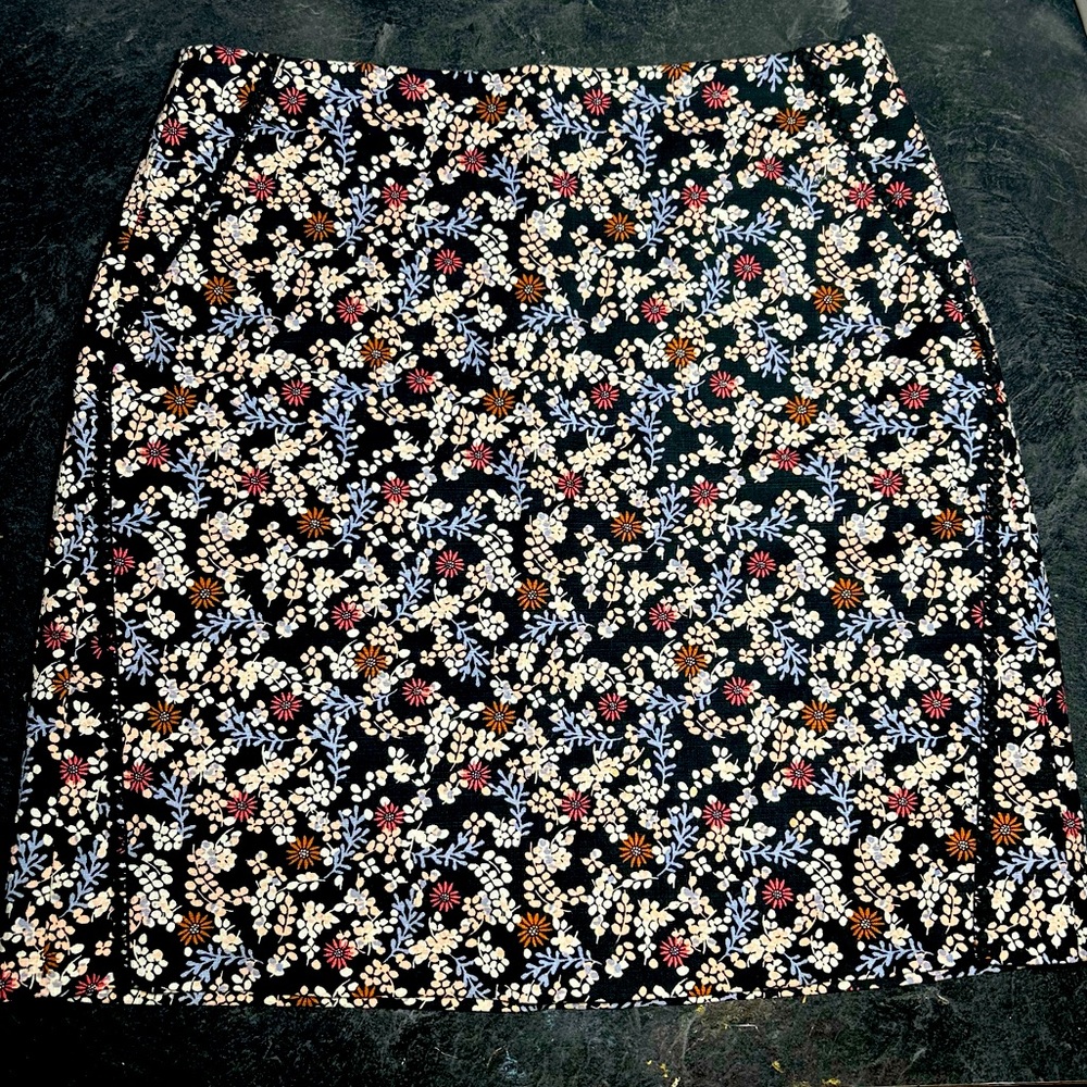 Patterned floral mini skirt